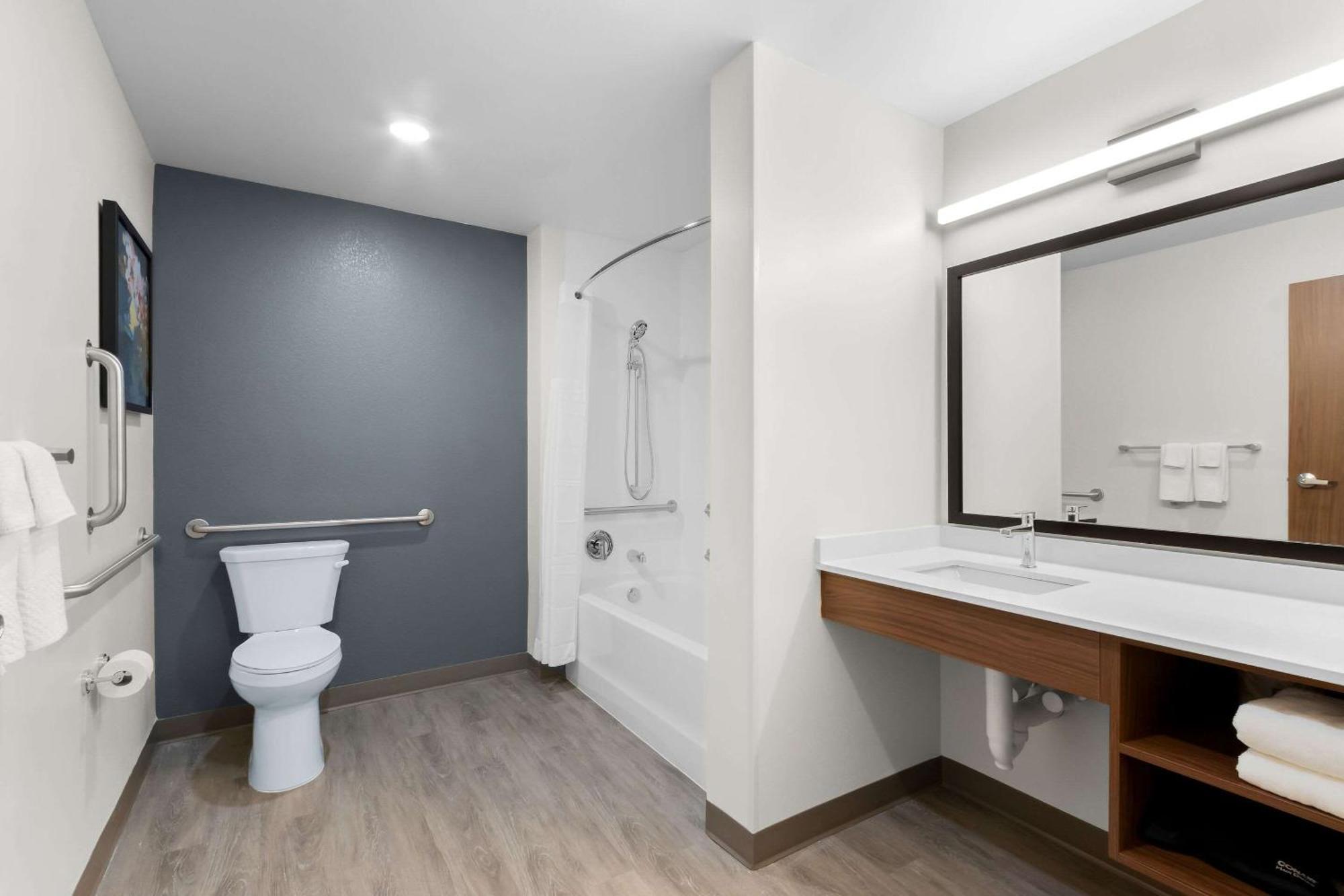 Everhome Suites Glendale Sports Entertainment District Bagian luar foto